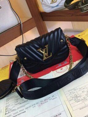 Louis Vuitton LV Style Bag New Wave Multi Honor Black207